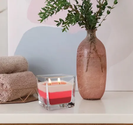 Ароматична свічка у стакані із триколірним наповненням полуниця SNK80 73 універсальний