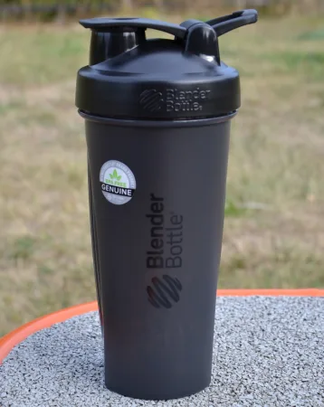 Шейкер спортивний BlenderBottle Classic Loop 820 мл чорний