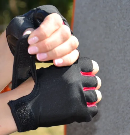 Рукавички для фітнесу MadMax MFG-251 Rainbow Rubine Red M