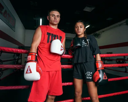 Рукавички боксерські рукавиці TITLE Boxing All Heart Bag 2,0 Black/Red 14 унцій (бинти 4 м. в комплекті)