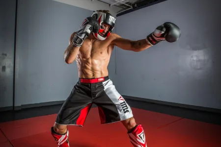 Боксерський шолом TITLE MMA Command Full Black/Red/White M (капа в комплекті)