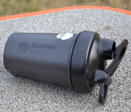 Шейкер спортивний BlenderBottle Classic Loop 590 мл чорний