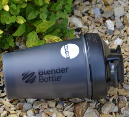 Шейкер спортивний BlenderBottle Classic Loop 590 мл чорний