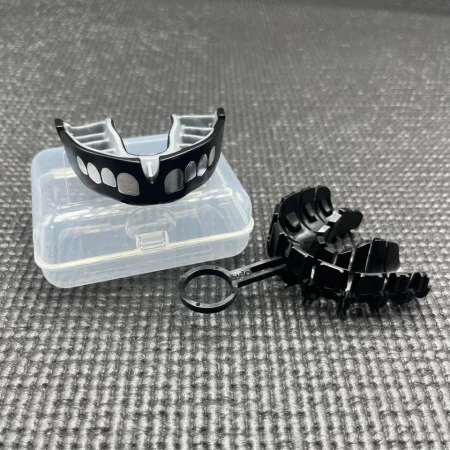 Капа OPRO Silver доросла (вік 11+) Grillz Black/Silver (art.102502013)