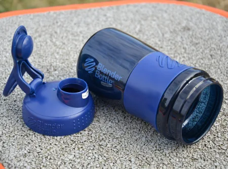 Шейкер спортивний пляшка BlenderBottle SportMixer Flip 590 мл Темно-синій