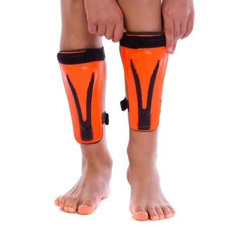 Щитки футбольні 624 розмір M зелений