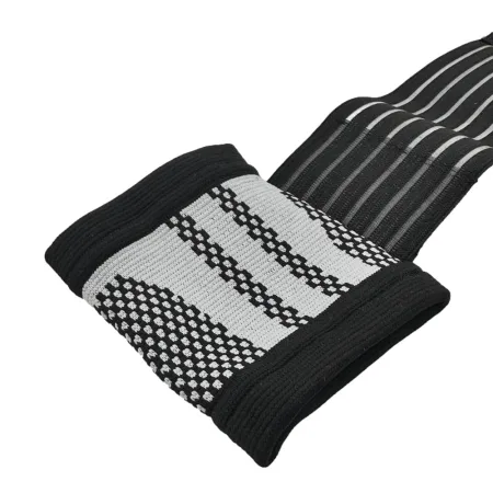 Elastic wrist support with fixator