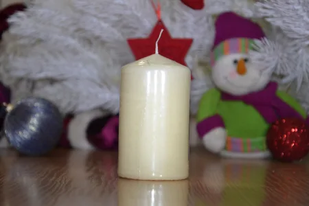 Свічка столова циліндр Bispol sw70/120 011 молочний