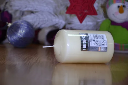 Свічка столова циліндр Bispol sw70/120 011 молочний