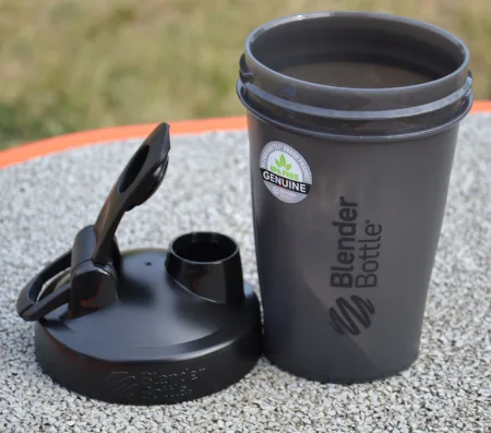 Шейкер спортивний BlenderBottle Classic Loop 590 мл чорний