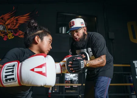 Лапи боксерські TITLE Boxing Gel Tech Punch Mitts 2,0 Black